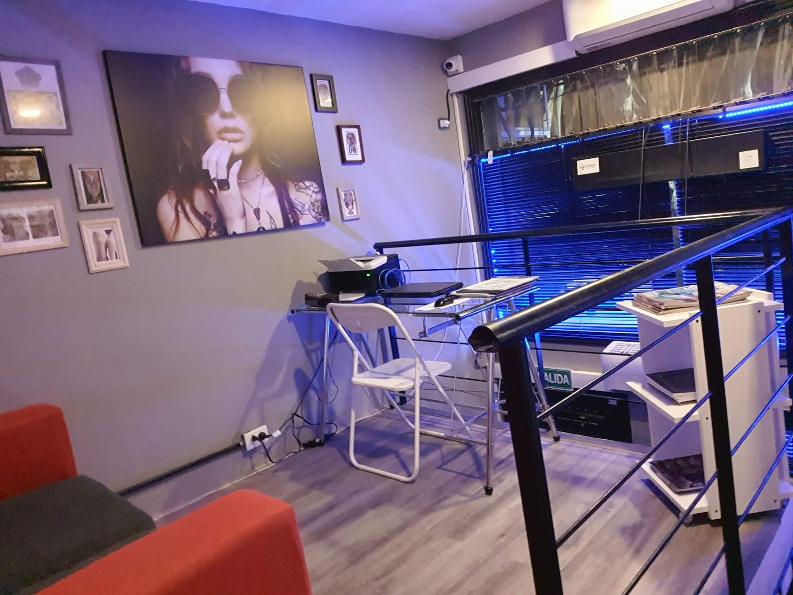 Sala de espera de Bendito Dios Barbershop